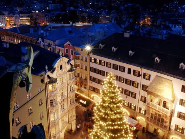 A d v e n t z a u b e r Die Adventzeit kommt näher und die Vorfreude darauf stapft ihr in großen Schritten voraus. Sie...