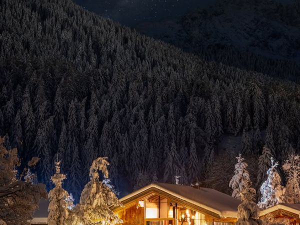 U N S E R ​ ​ ​ p e r f e k t e r ​ ​ ​ W e i h n a c h t s t a g Den Christbaum gemeinsam aus dem Wald holen. Jedes Ja...