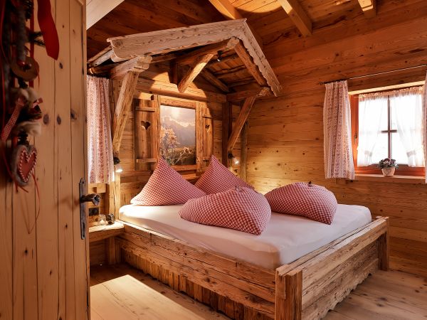 laposch-luxus-chalet-schlafzimmer-tirol.jpg